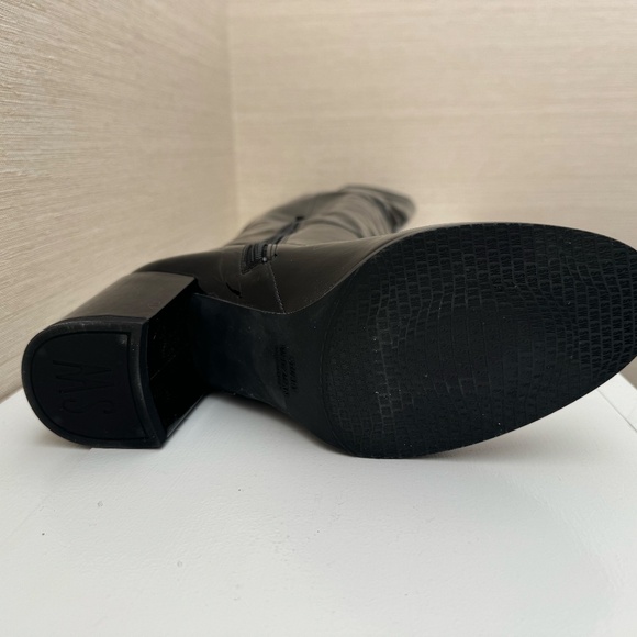 Stuart Weitzman Patent Leather Over The Knee Boots, size 8.5 - Picture 6 of 6